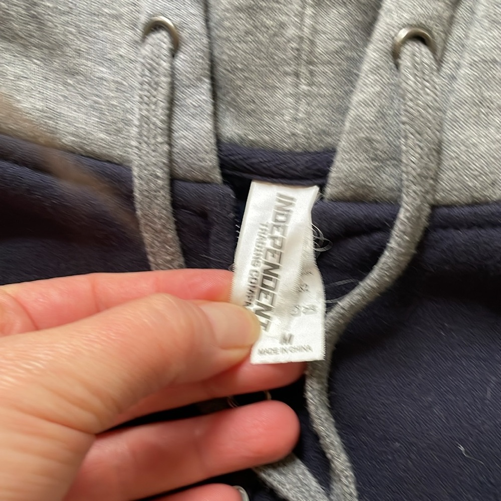 RARE Chicago AEW zip up hoodie - Picture 3 of 6